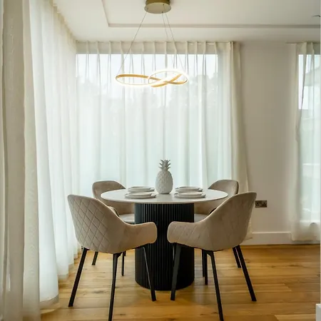 207 @ Ryedale House York